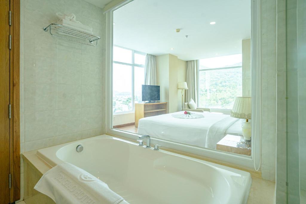 Phòng Deluxe Giường Đôi Nhìn Ra Biển