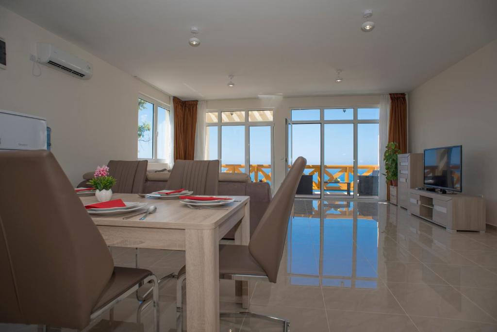 Berg Apartments - 16