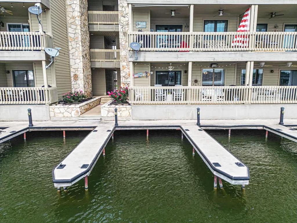 Φωτογραφία από το άλμπουμ του Cape Terrace Waterfront Oasis σε Horseshoe Bay