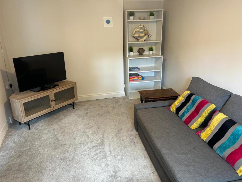 Μια τηλεόραση ή/και κέντρο ψυχαγωγίας στο Town centre cottage!