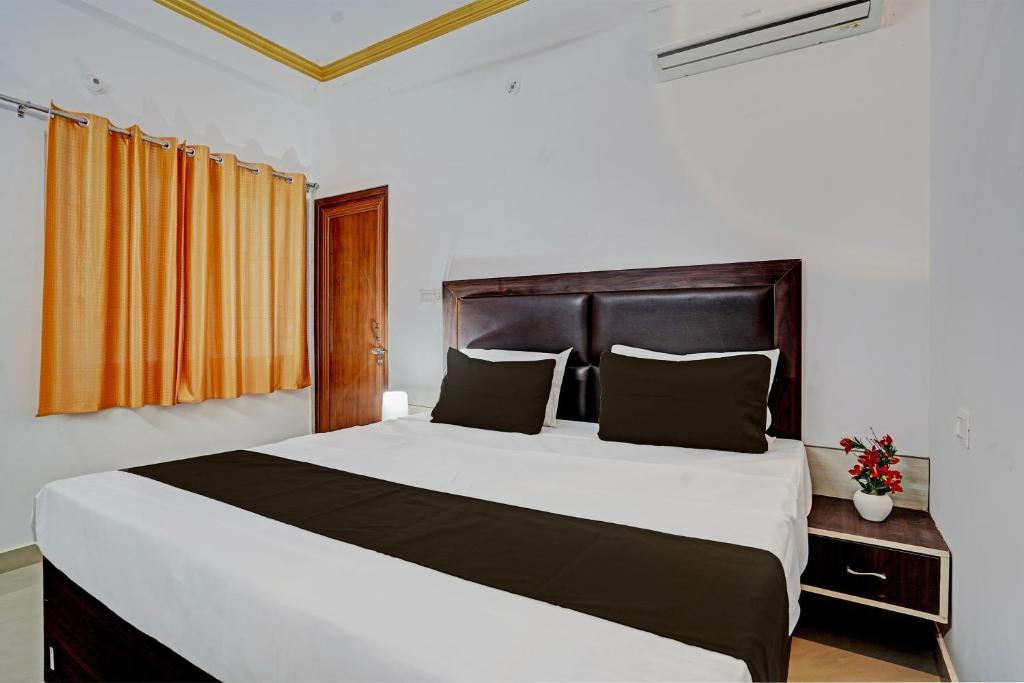 a bedroom with a large white bed and a window at Hotel O RR Palace in Bheta