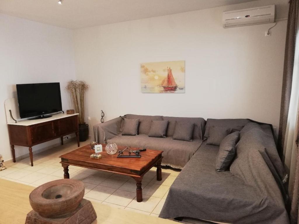 Χώρος καθιστικού στο Ofiousa