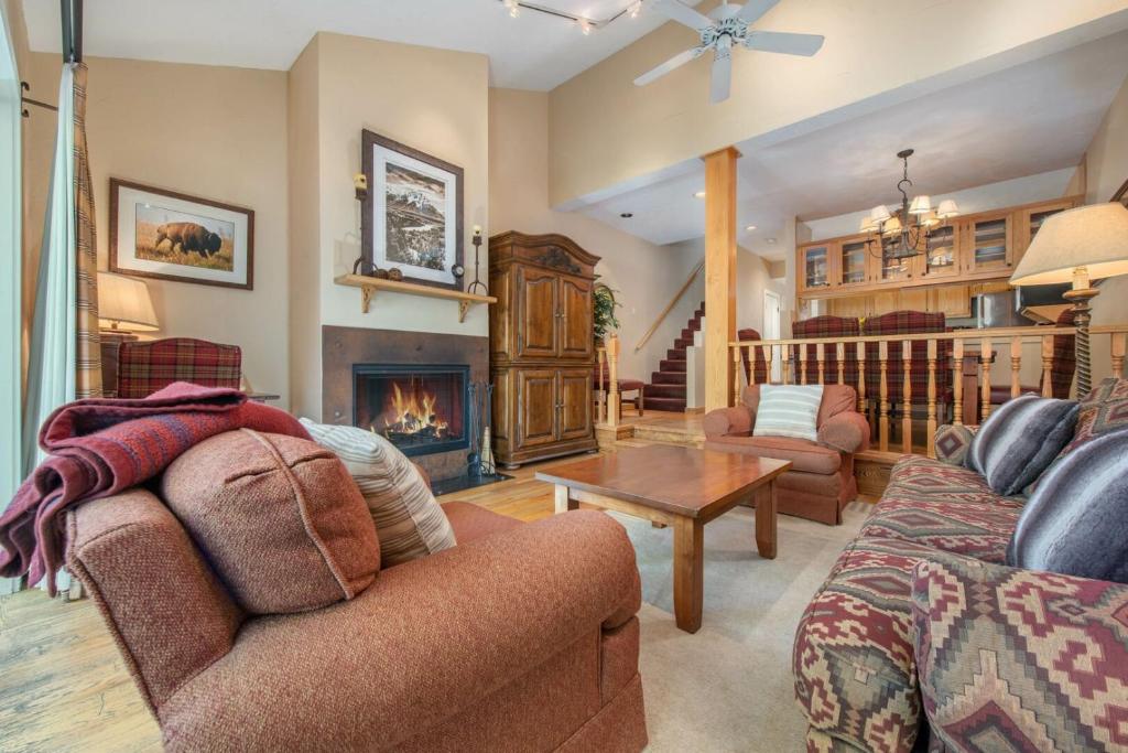 Χώρος καθιστικού στο RMR: Cinquefoil 1614 Condo in The AspensWilsonWY