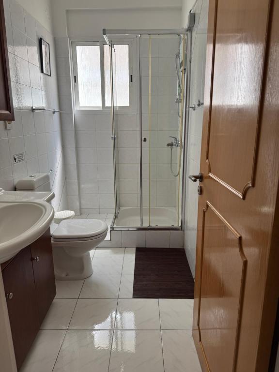 Bilik mandi di Elena's Guest House A
