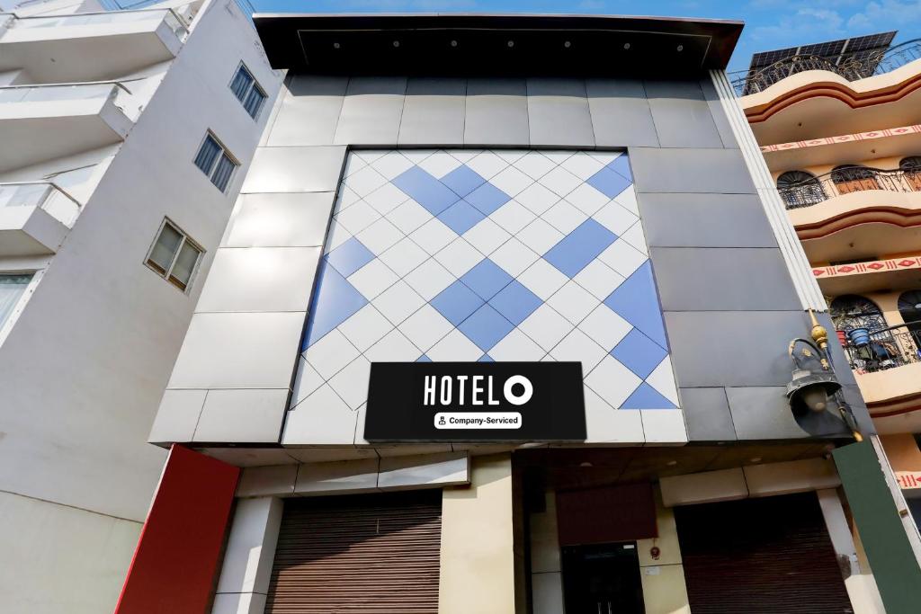 a hotel sign on the side of a building at Super OYO Hotel O Sankat Mochan Gandhi Nagar in Kakarmatha