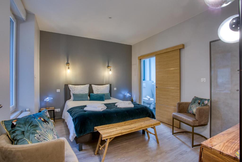 O'Myosotis - 400m Centre Historique - Parking Gratuit - Piscine et Jardin - 17