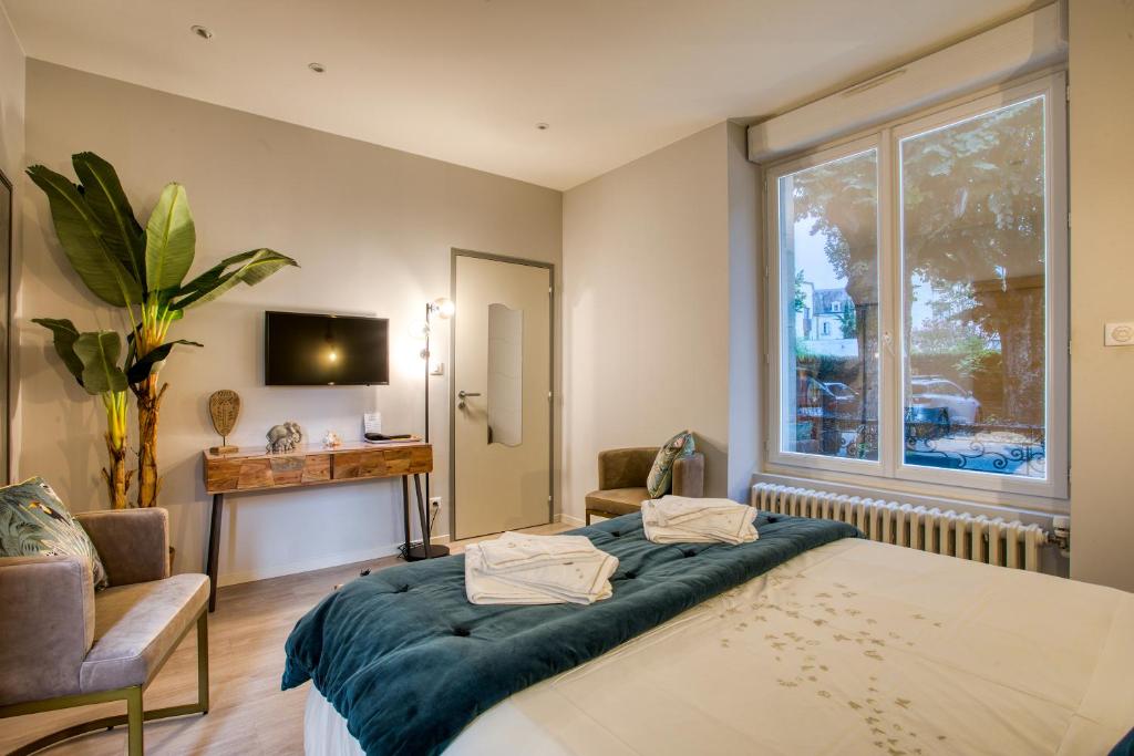 O'Myosotis - 400m Centre Historique - Parking Gratuit - Piscine et Jardin - 18