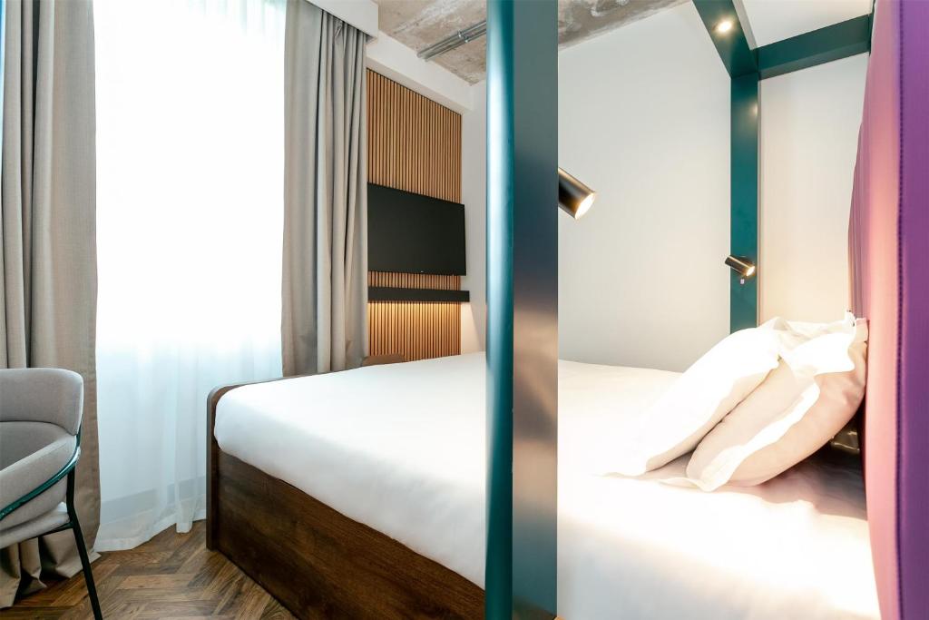 YOTEL Manchester Deansgate - Resim 7