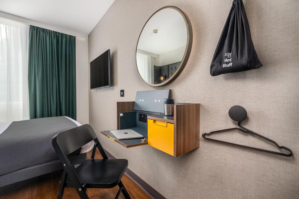 
Cosy Double Room with Window
