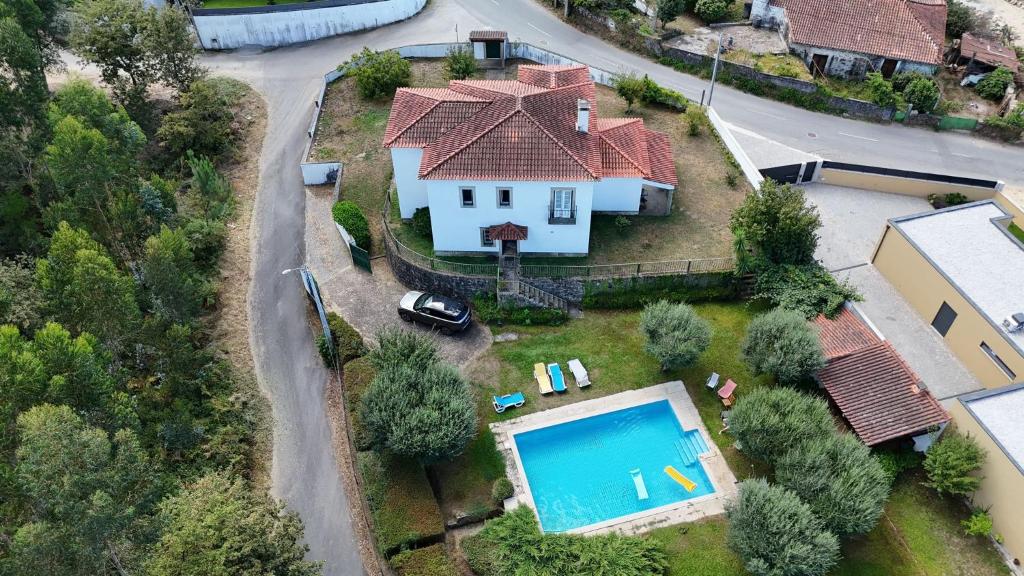 an aerial view of a house with a swimming pool at Casa Maria Joana in Ponte de Lima