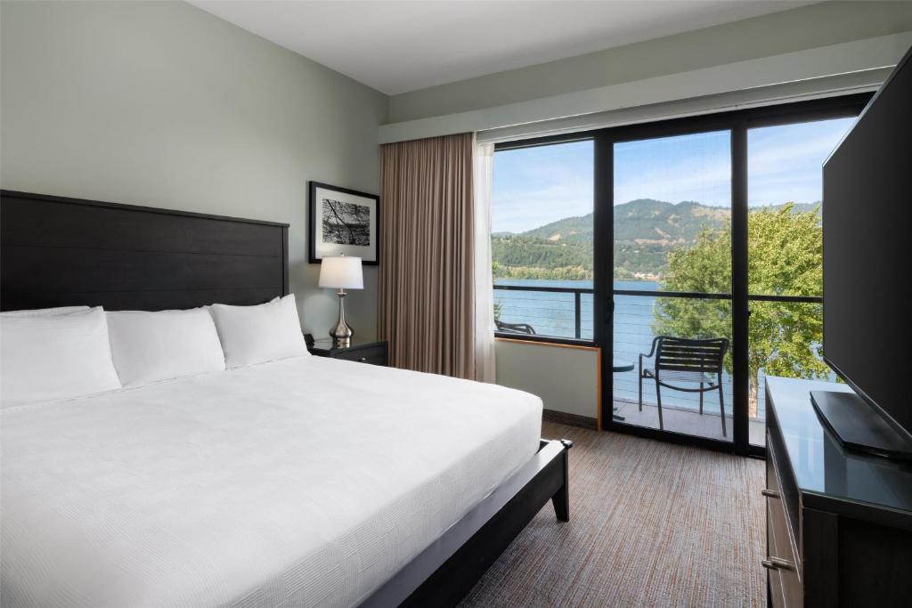 Best Western Plus Hood River Inn - Housity