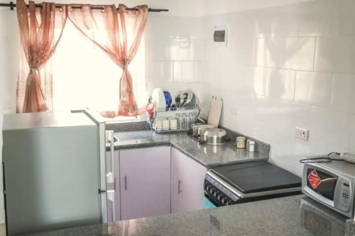 Kuchyň nebo kuchyňský kout v ubytování Angel Luxury Homes Kijani