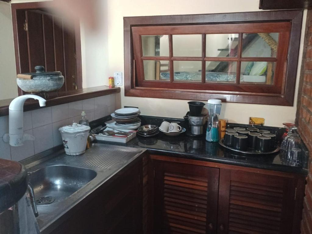 Η κουζίνα ή μικρή κουζίνα στο Casa Refugio da praia trindade