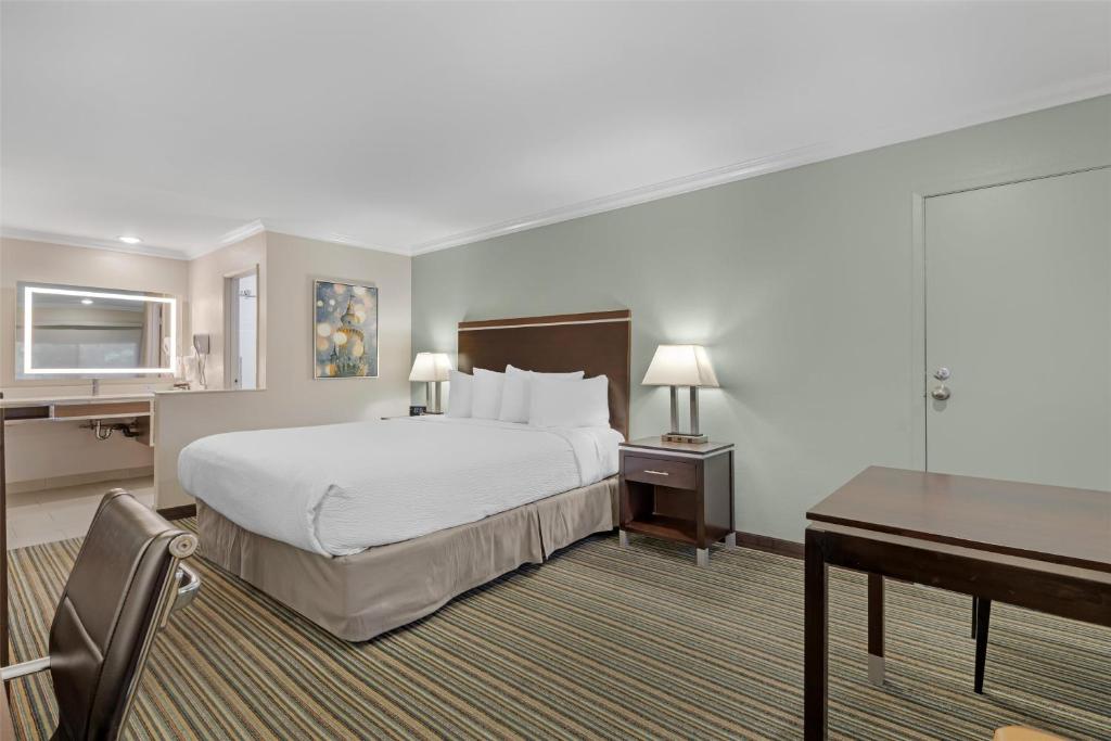 Best Western Courtesy Hotel - Anaheim Resort Amusement Park photo