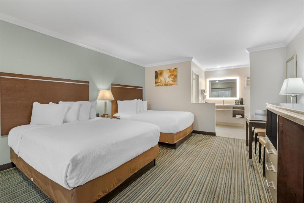 Best Western Courtesy Hotel - Anaheim Resort Amusement Park photo