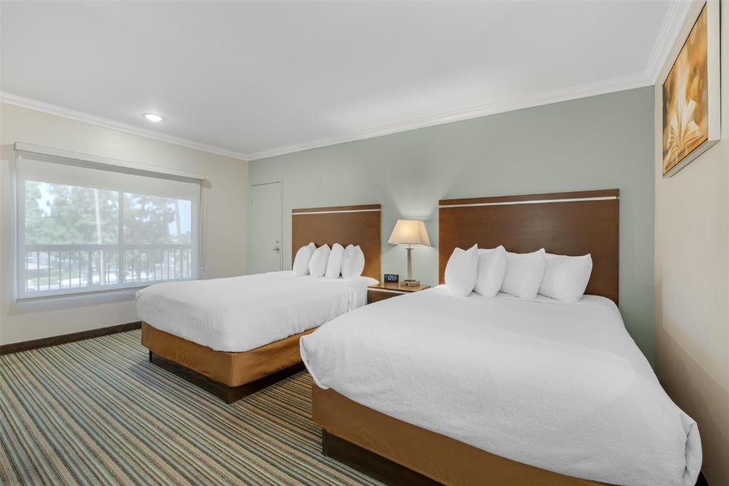 Best Western Courtesy Hotel - Anaheim Resort Amusement Park photo