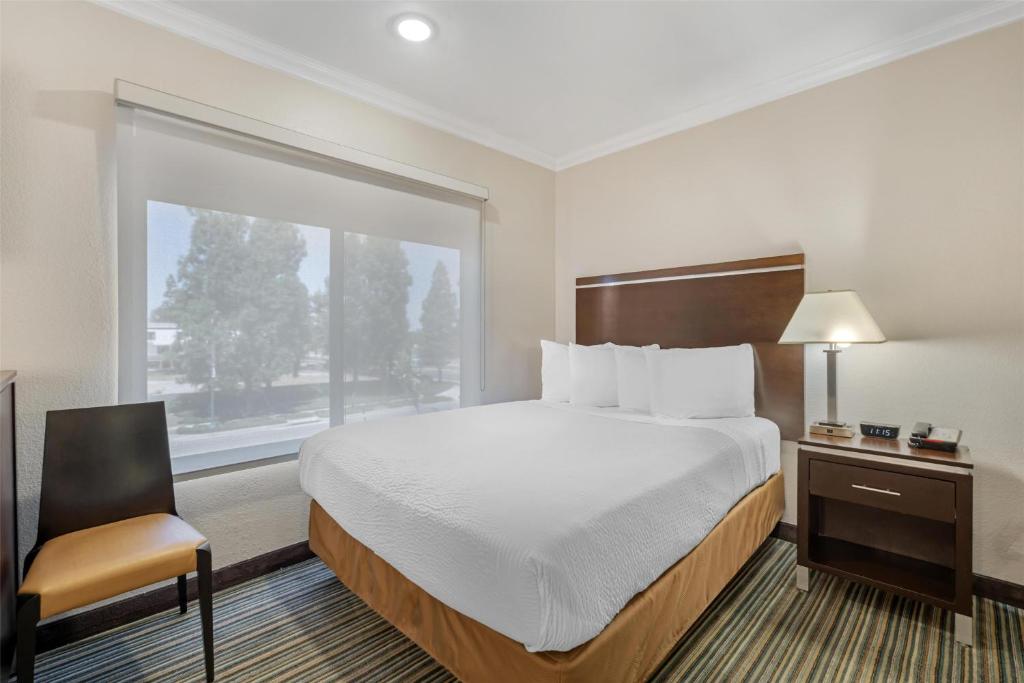 Best Western Courtesy Hotel - Anaheim Resort Amusement Park photo