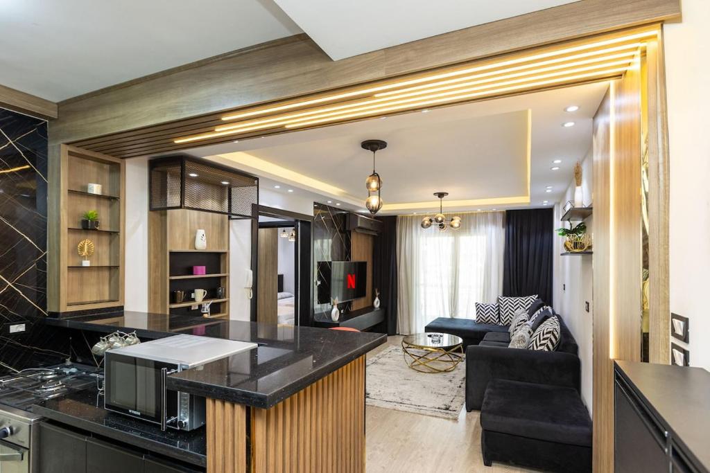 Η κουζίνα ή μικρή κουζίνα στο 121/40/13 · Amazing luxury 2BR Apt Madinty Patio with views!