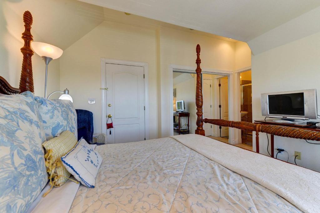 The St. Mary's Inn, Bed and Breakfast - Suite Queen