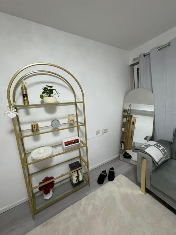 a living room with a shelf and a couch at Newly Refurbished - Stylish - Modern - And Cosy Flat - King Size Bed with Built In Speakers - Bedside Lamp - And USB Ports - Sofa Bed - In Islington North London in London