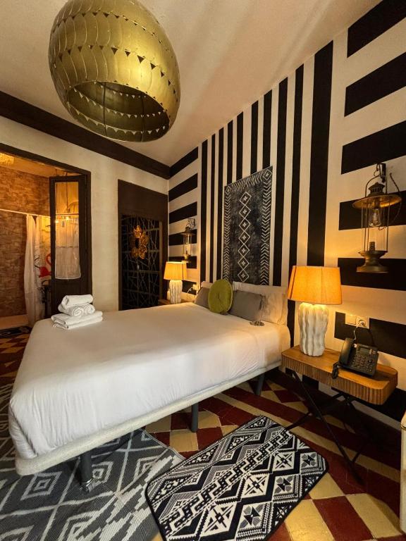 Hotel Life Gran Via - Tropical garden - Resim 1