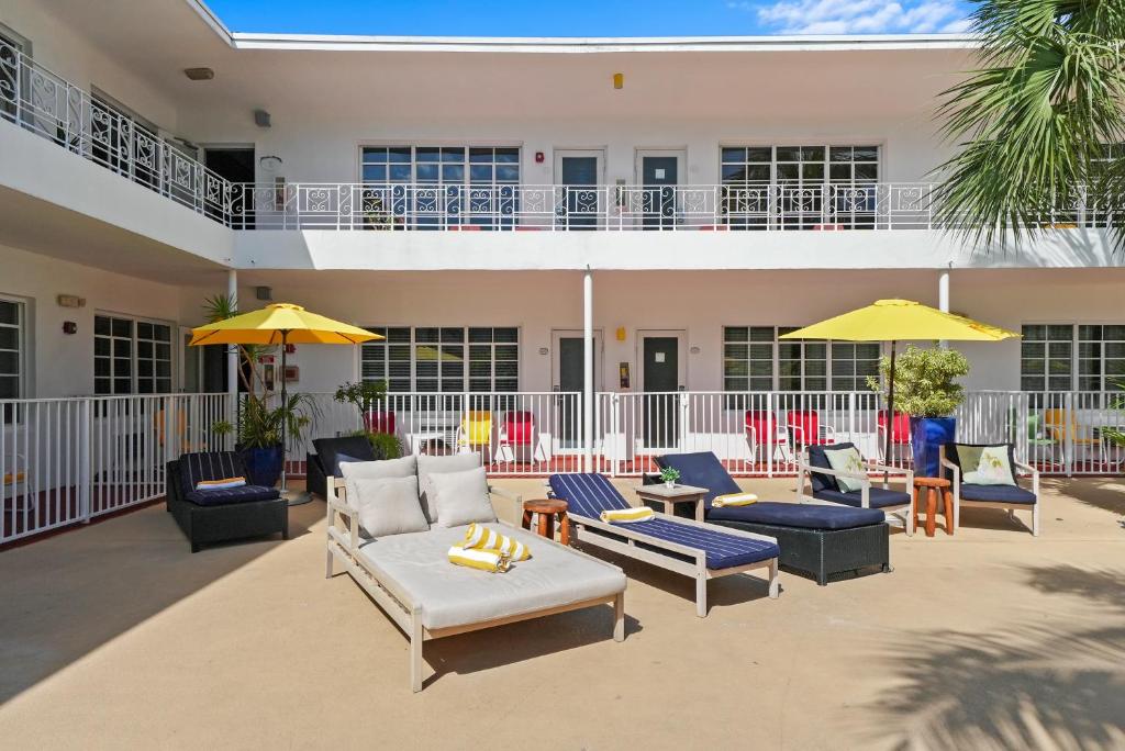Tradewinds Apartment Hotel Miami Beach photo
