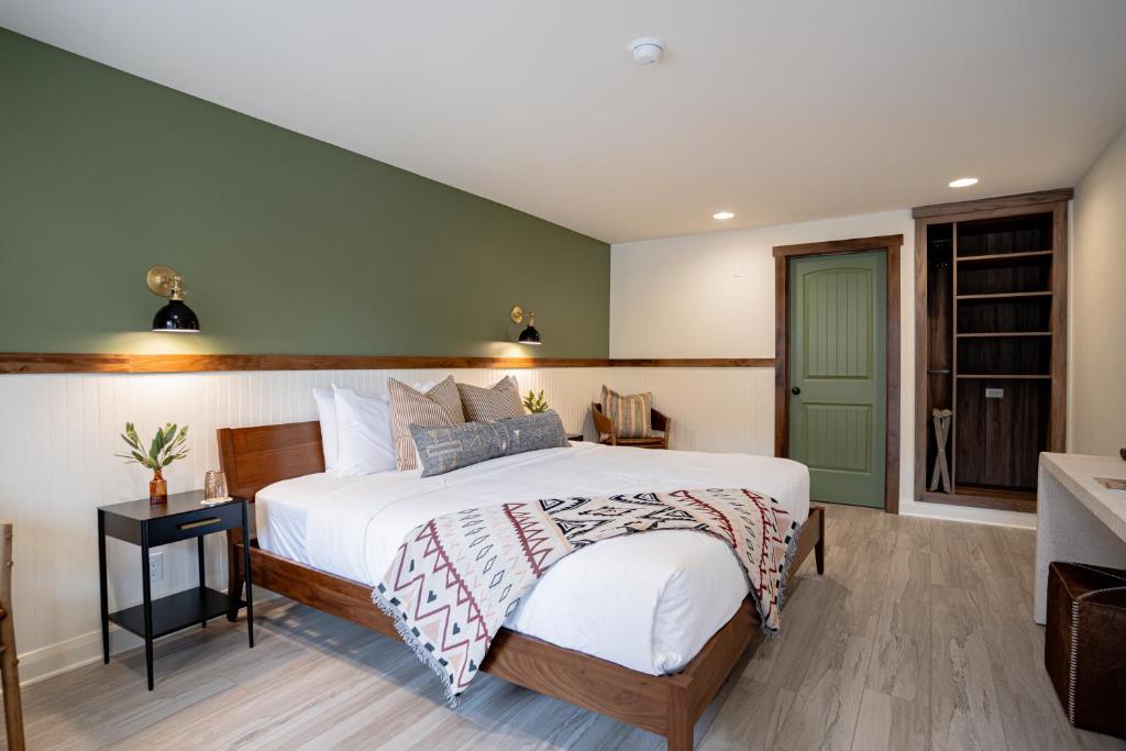 Petty Ranch Inn - Chambre Lit King-Size De Luxe