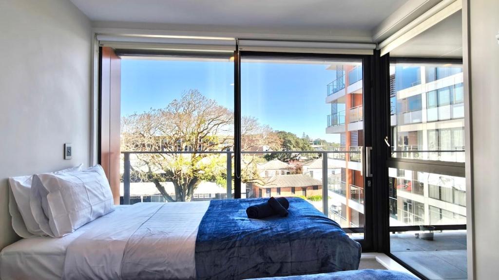 Spacious 2-Bedroom, 2-Bathroom Apartment in Epsom - Resim 21