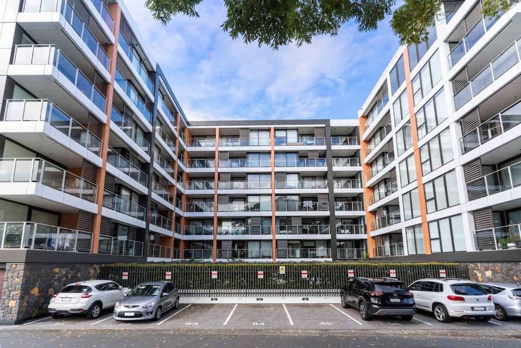 Spacious 2-Bedroom, 2-Bathroom Apartment in Epsom - Resim 24