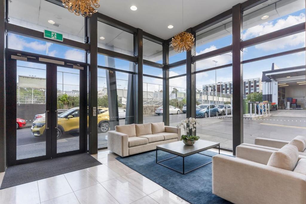 Spacious 2-Bedroom, 2-Bathroom Apartment in Epsom - Resim 33