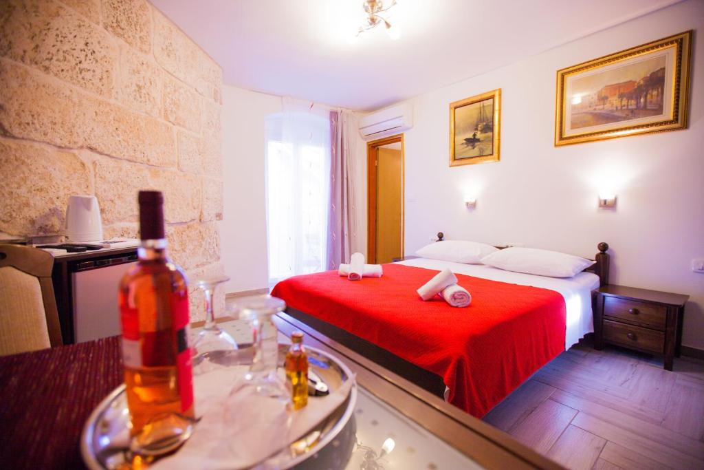 Postel nebo postele na pokoji v ubytování Golden Gate Dream Rooms