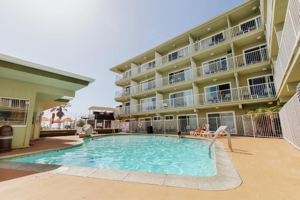 Surfer Beach Hotel