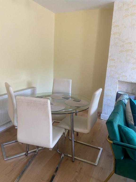 Stunning & Cosy 4 bedroom in Erith - Appartement