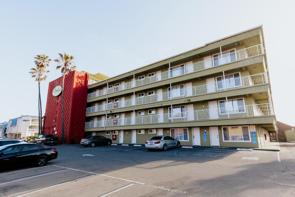 Surfer Beach Hotel photo