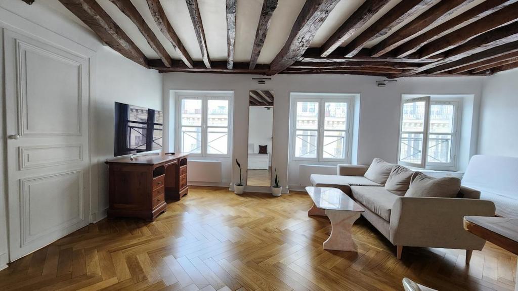 Elegant Haussmann apartment 50m G Lafayette