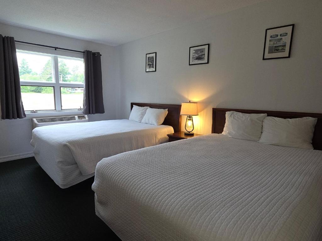 Stowe Motel & Snowdrift - Superior Room With Two Queen Beds
