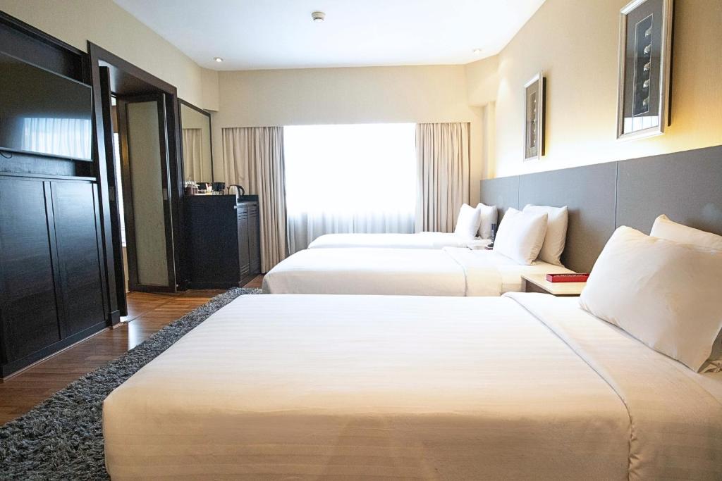 لابی و فضای عمومی Ramada Plaza by Wyndham Bangkok Menam Riverside - تصویر ۵
