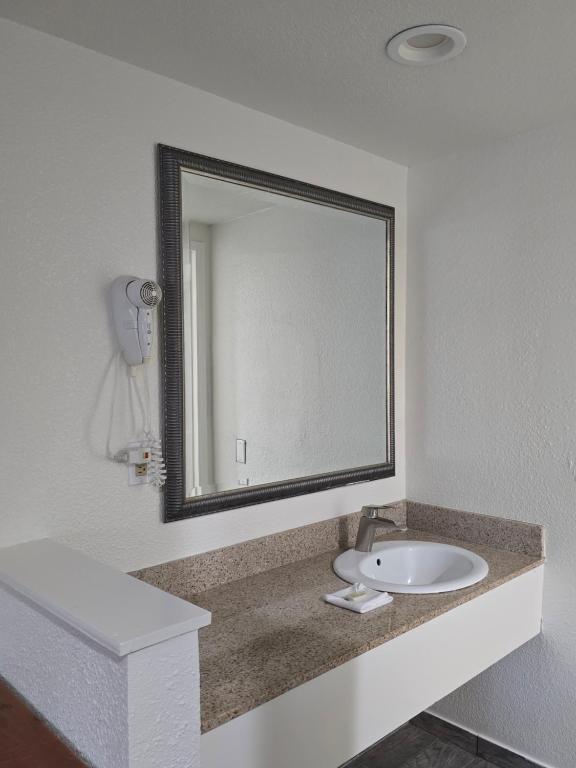 Peach City Inn - Marysville/Yuba City photo