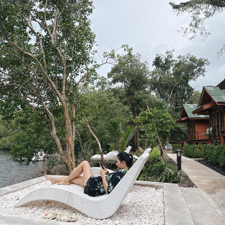 Mangrove bungalow & restaurant - 2