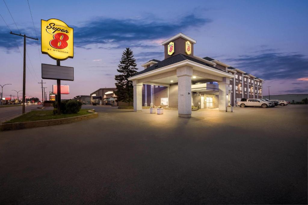 Super 8 by Wyndham Saskatoon Near Saskatoon Airport - Resim 6