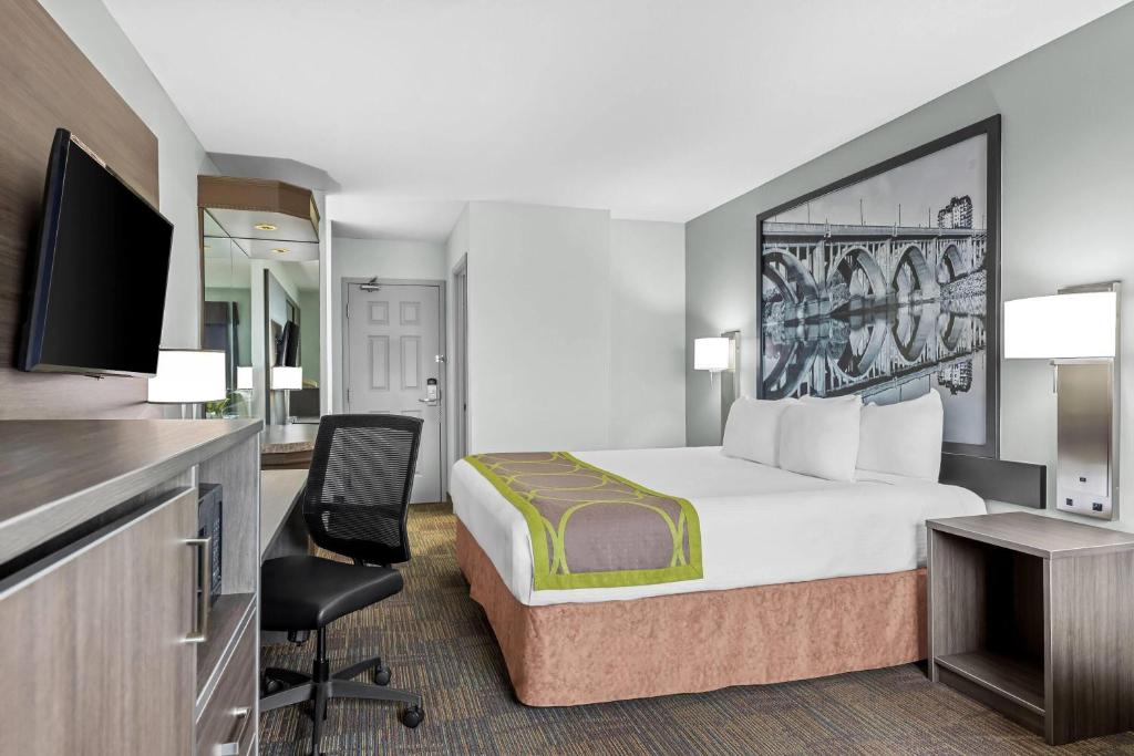 Super 8 by Wyndham Saskatoon Near Saskatoon Airport - Resim 29