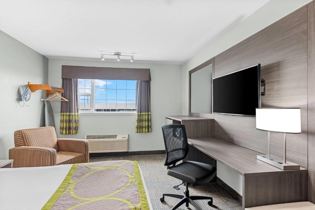 Super 8 by Wyndham Saskatoon Near Saskatoon Airport - Resim 5