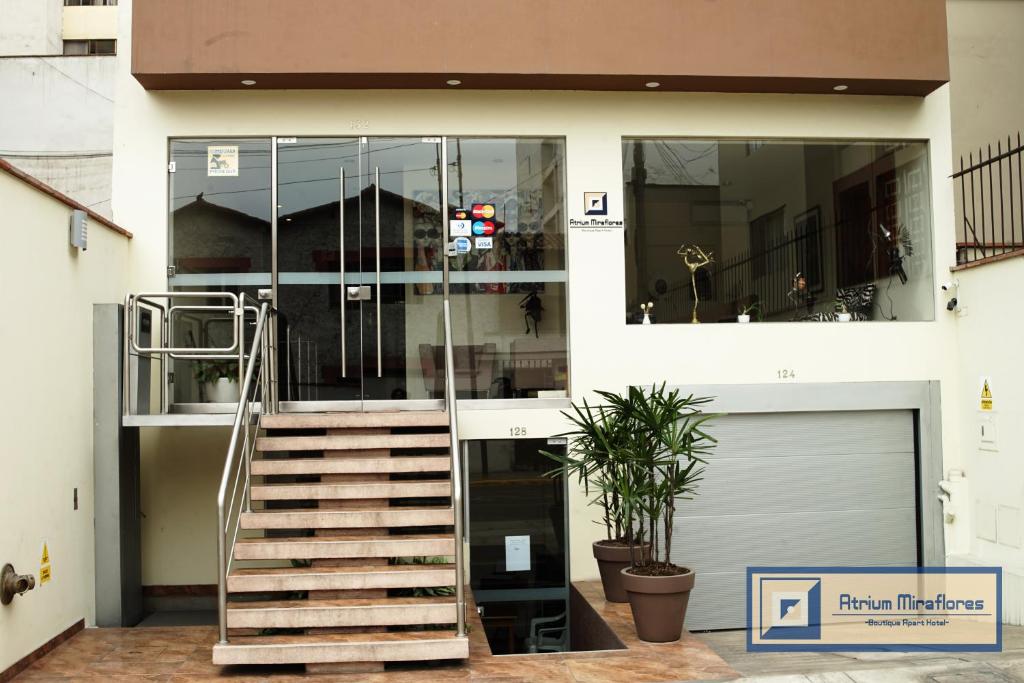 Η πρόσοψη ή η είσοδος του Atrium Miraflores Hotel
