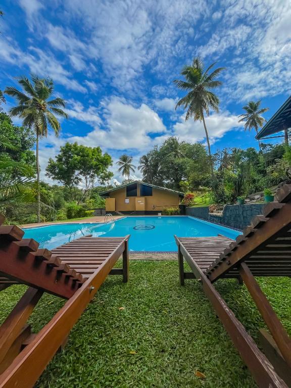 Piscina a Oruthota Chalets o a prop