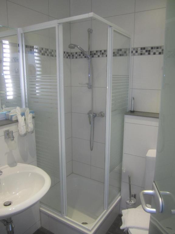 Koupelna v ubytování Hotel Garni Ammergauer Hof