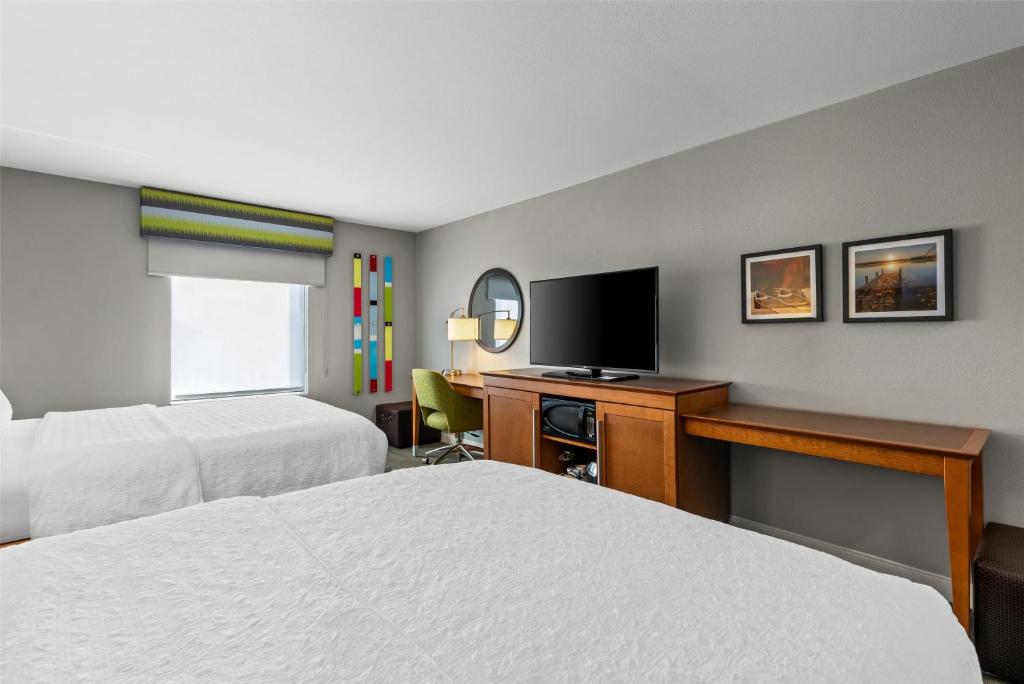 Hampton Inn Fond du Lac - Habitación Con Dos Camas Grandes (4 Adultos)