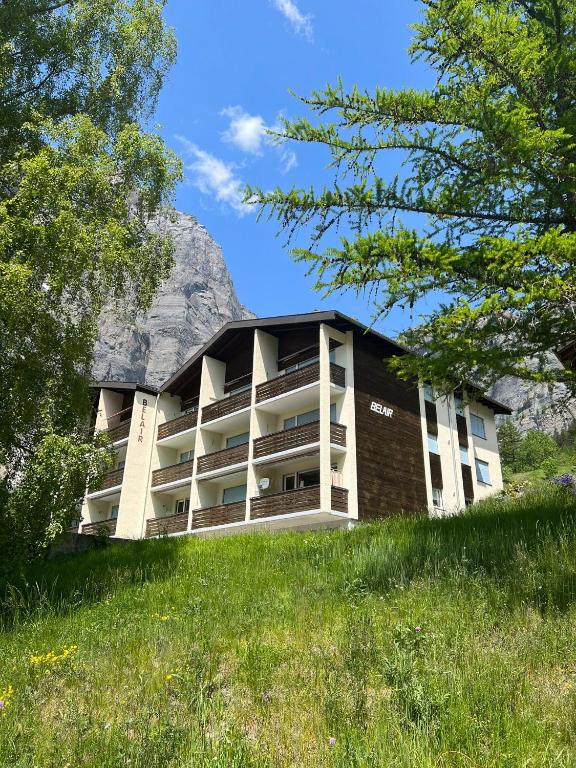 a building with a mountain in the background at Leukerbad TOP, Thermalquellen, Skigebiet in Leukerbad