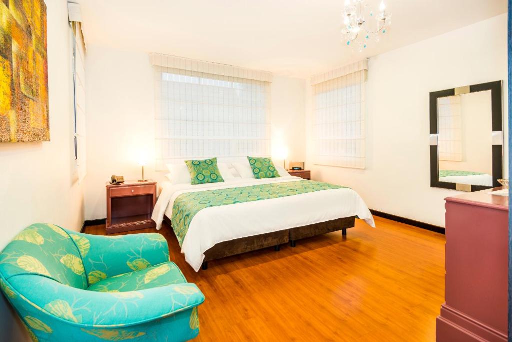 Postel nebo postele na pokoji v ubytování Matisse Hotel