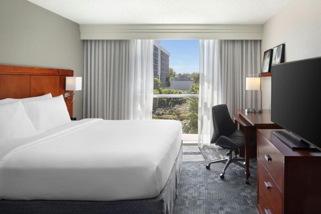 Courtyard by Marriott Miami Airport - 