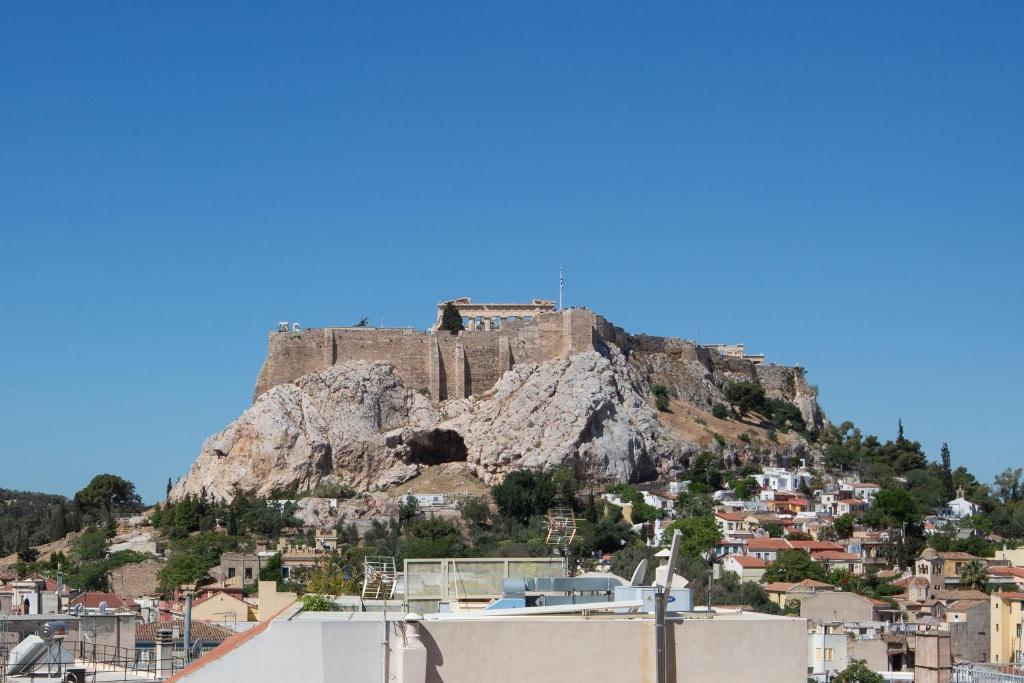 Avra - Topfloor apartment in historical Athens